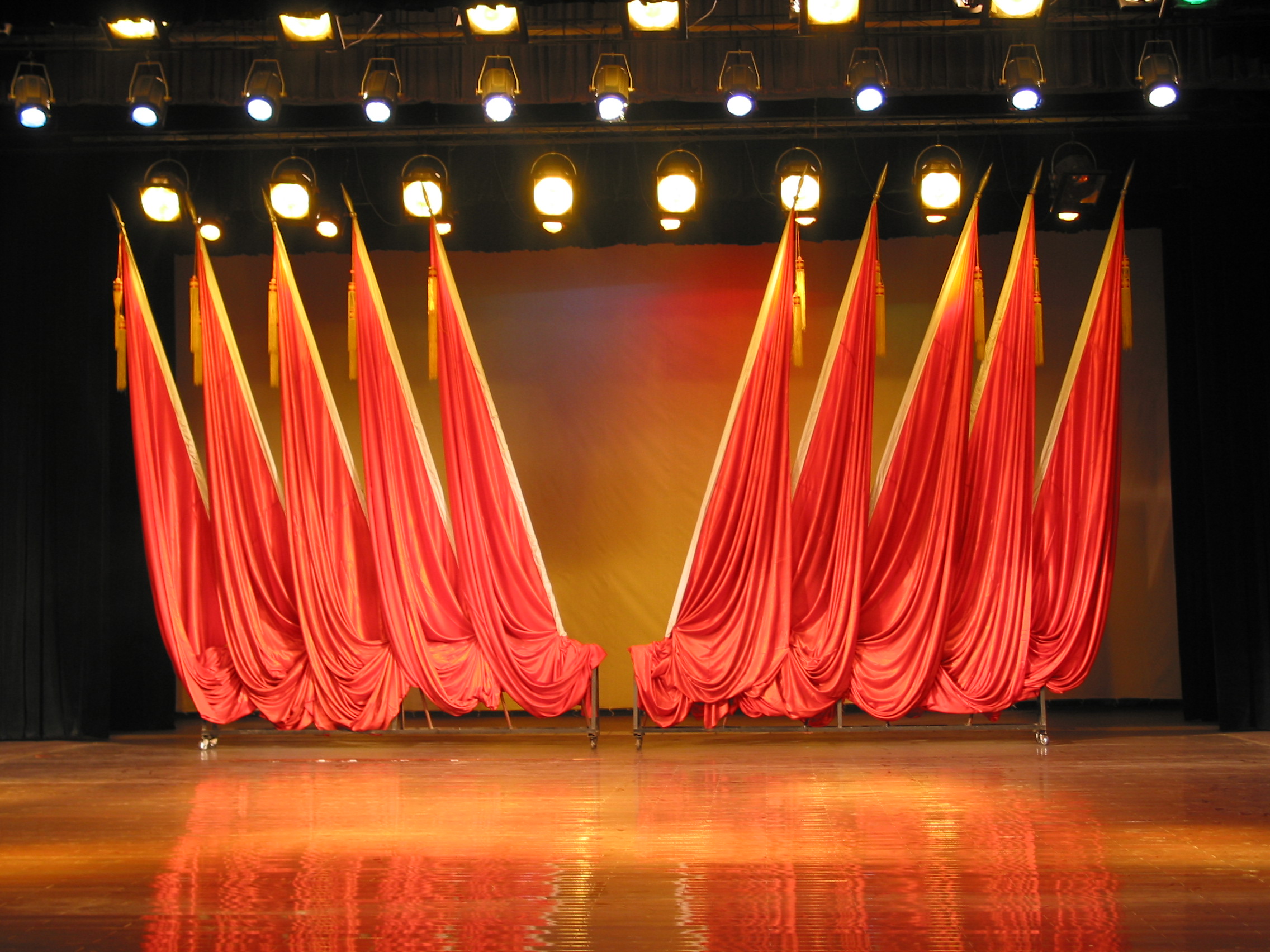 克拉瑪依【金舞臺(tái)智能】舞臺(tái)幕布設(shè)計(jì)合理